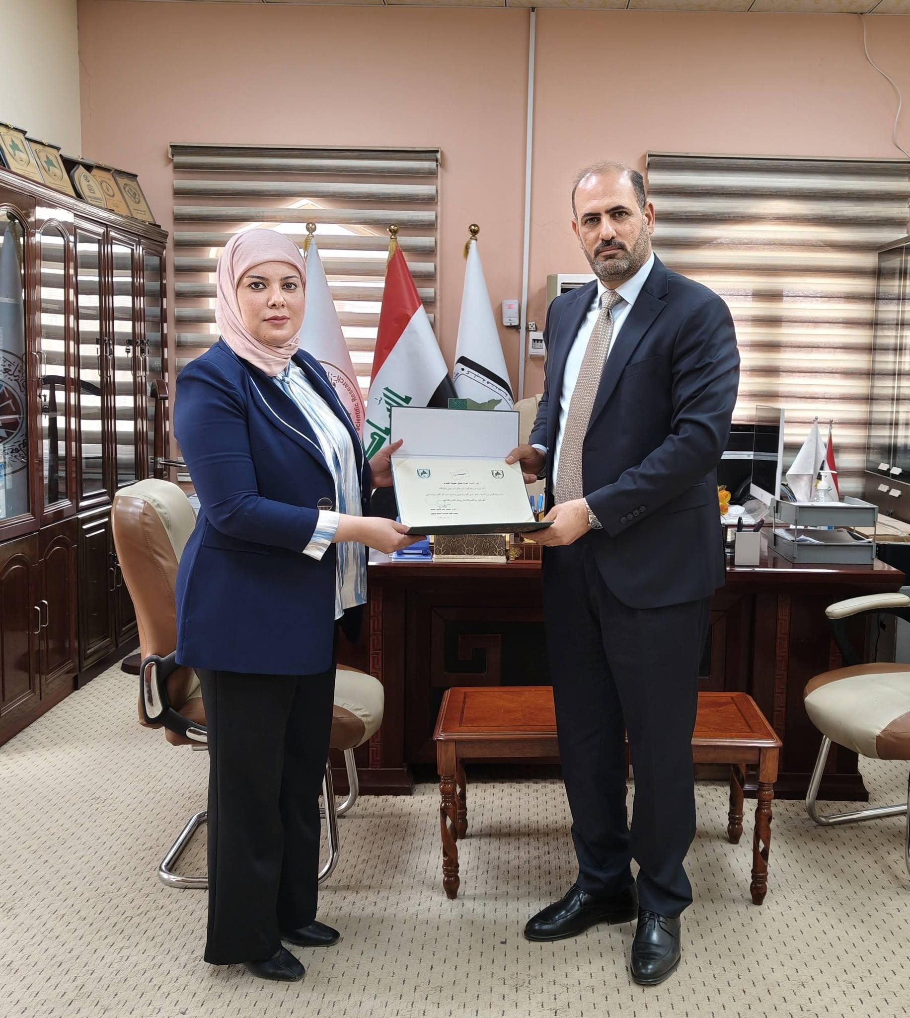 السيد عميد كلية هندسة النفط والغاز يهنئ التدريسية إسراء جمال بمناسبة ترقيتها العلمية إلى مرتبة أستاذ مساعد